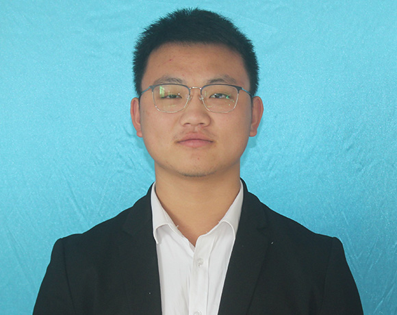 何偉、韋小寶